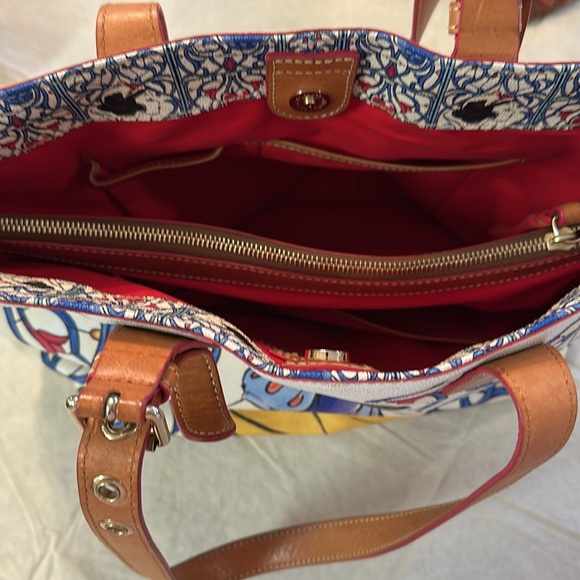 Dooney & Burke Disney’s Snow White Tote bag. - Picture 7 of 12